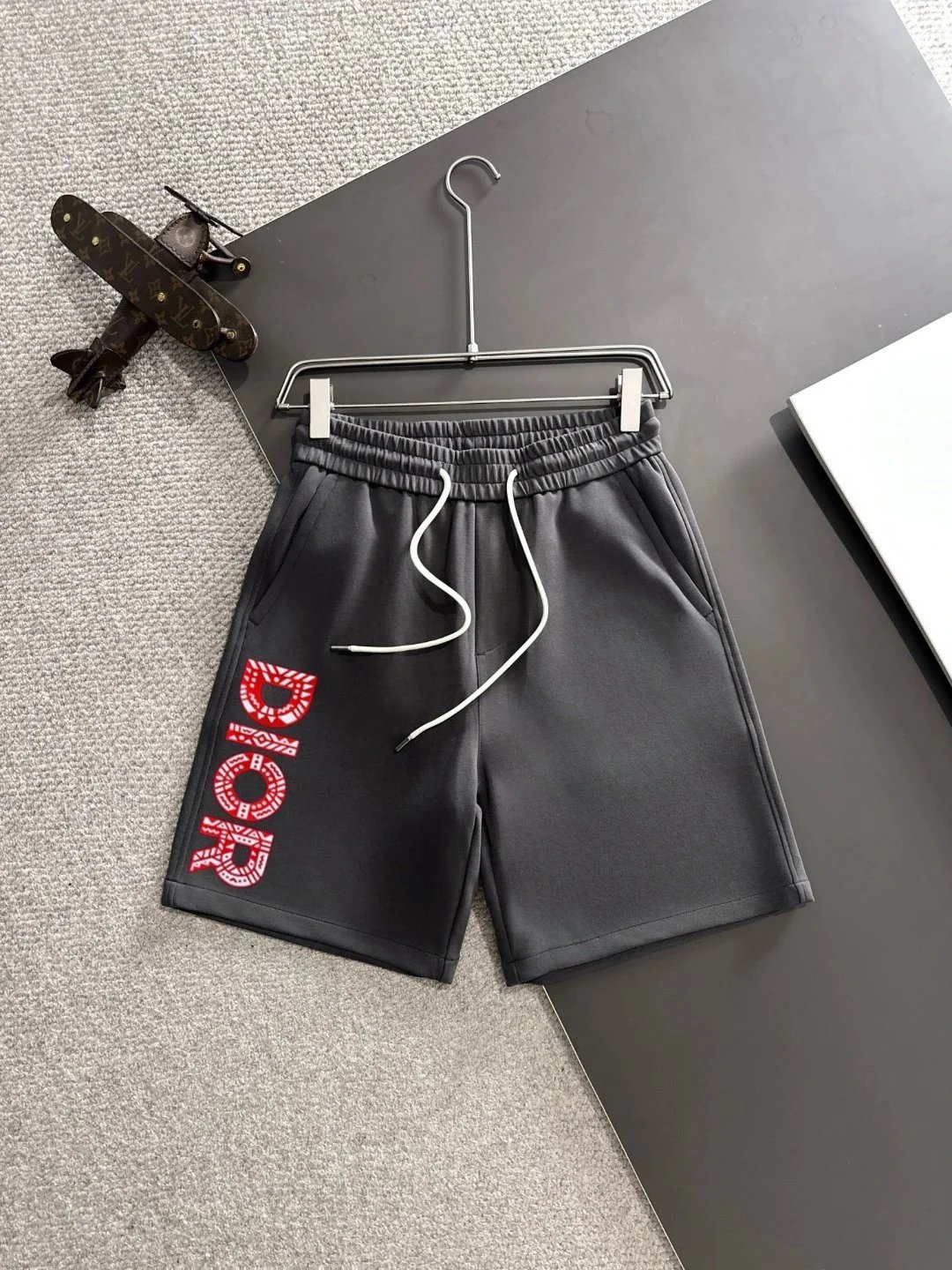 Dior Shorts Drawstring cargo with logo patch — 17DI*OR
