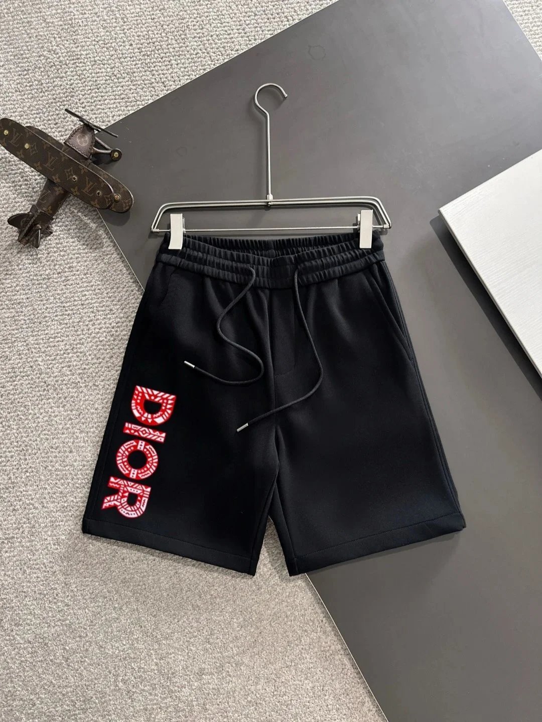 Dior Shorts Drawstring cargo with logo patch — 16DI*OR