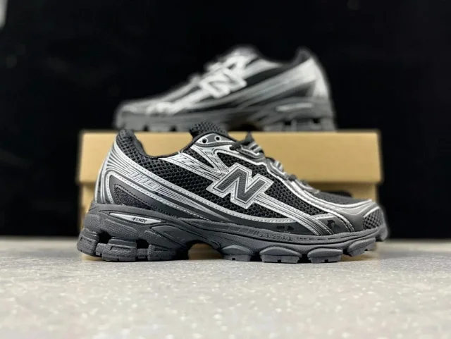 New Balance Sneakers 740 product detail image 8