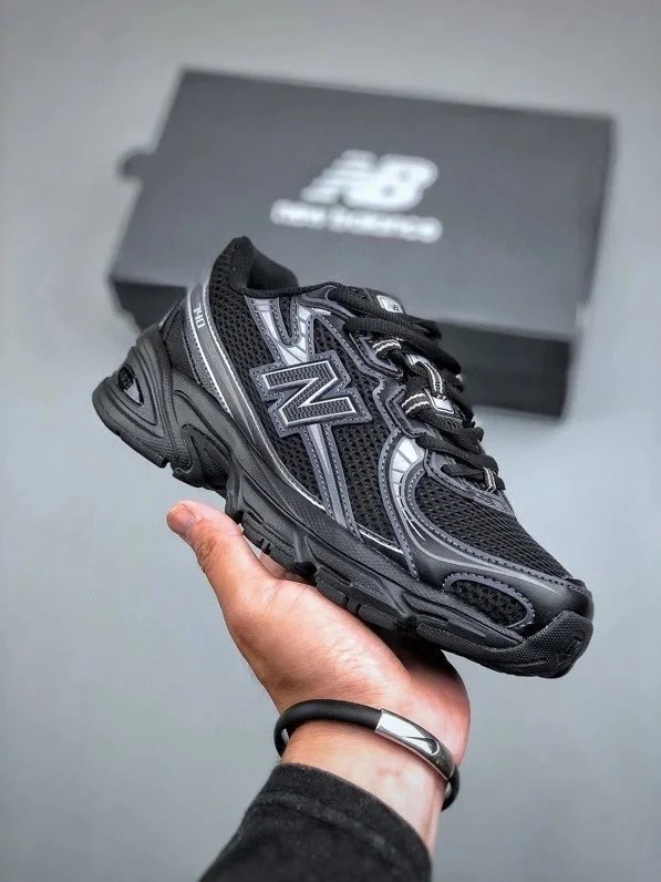 New Balance Sneakers 740 — 26