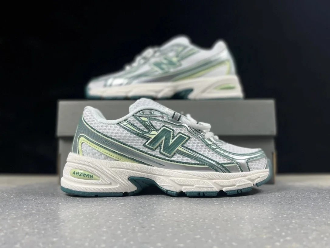 New Balance Sneakers 740 image 15