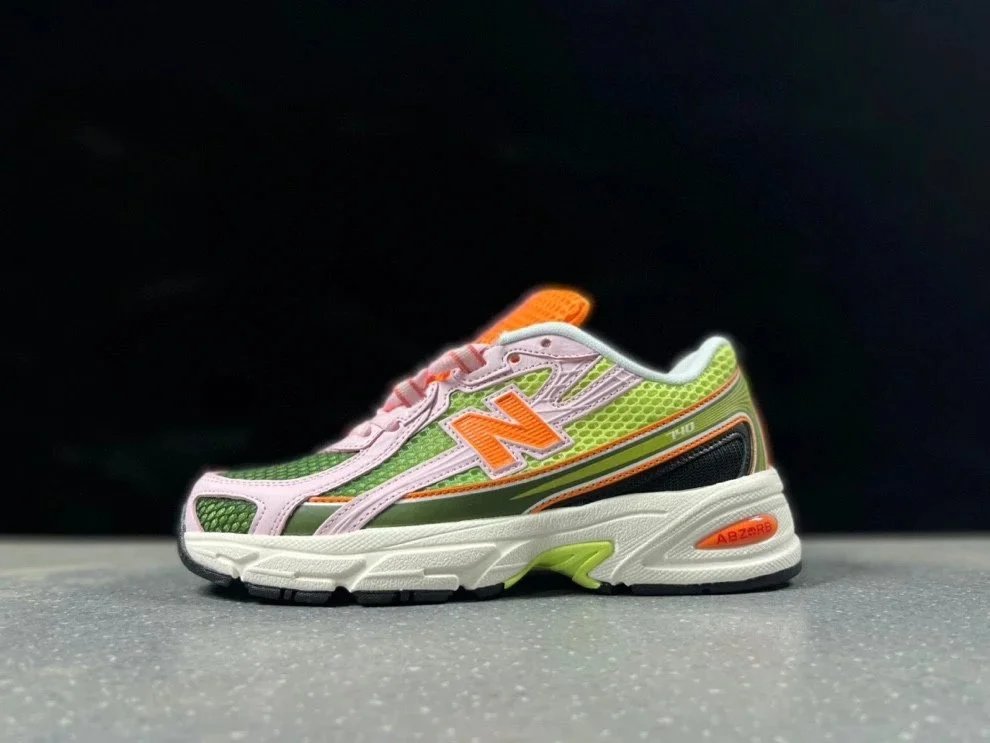 New Balance Sneakers 740 — 17