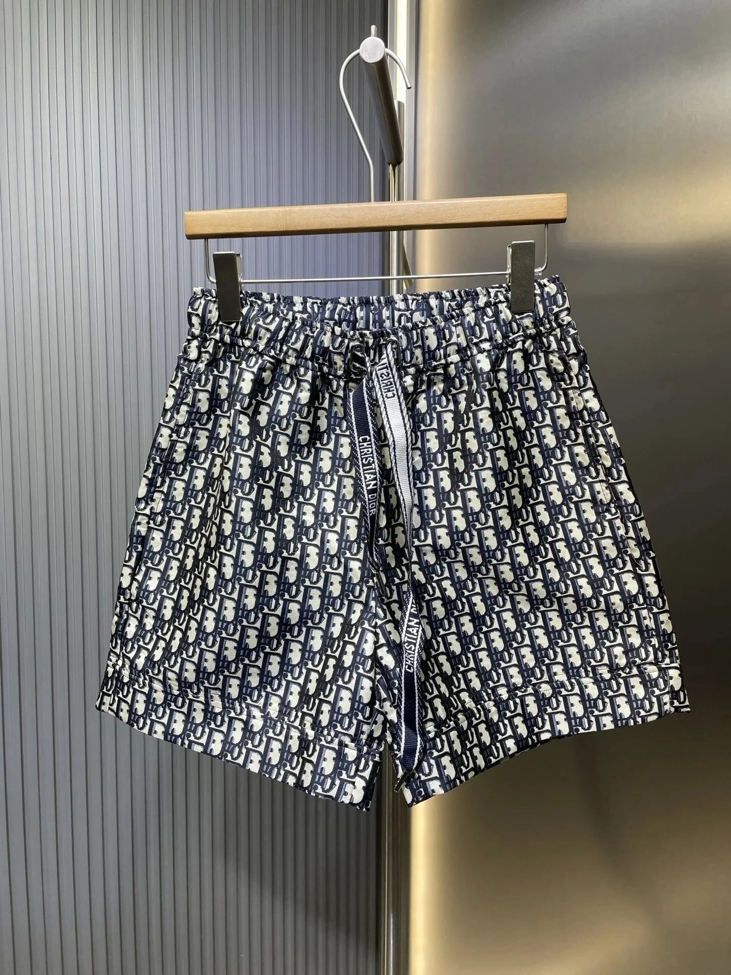 Dior Shorts Drawstring cargo with logo patch — 31DI*OR