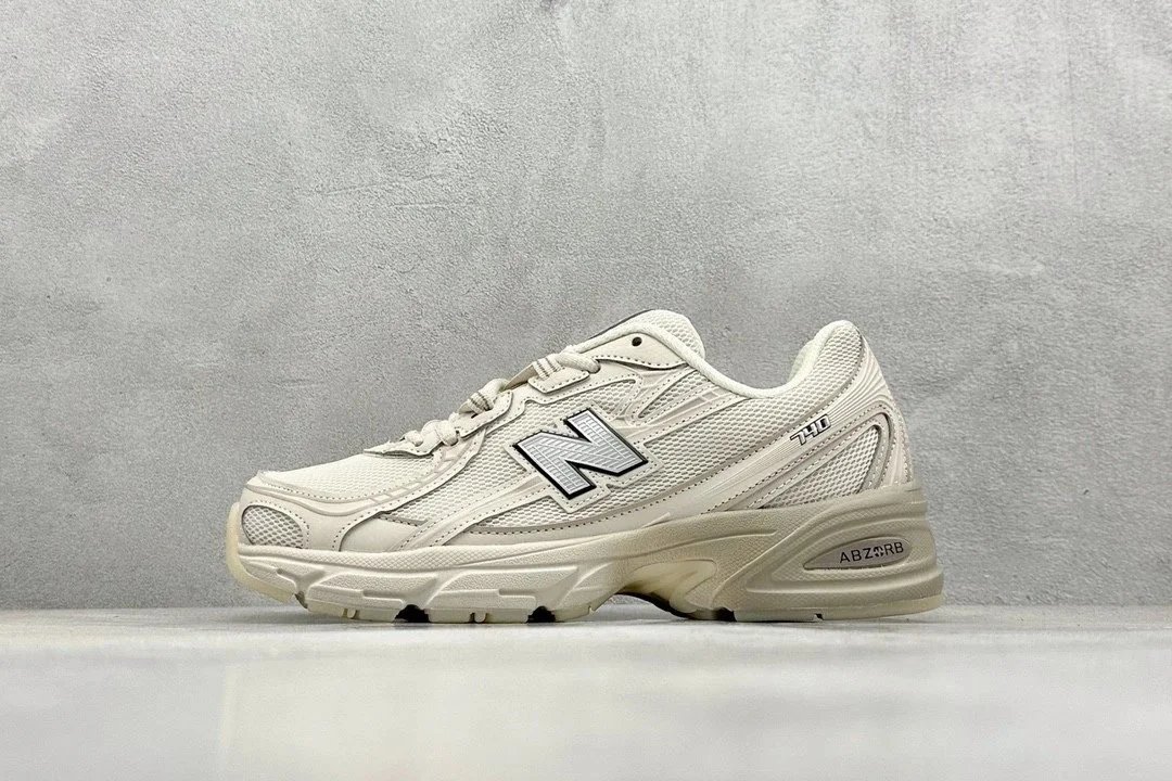 New Balance Sneakers 740 image 10