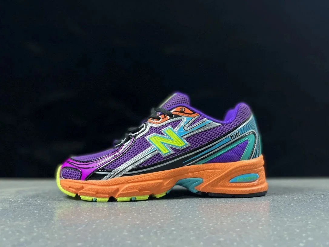 New Balance Sneakers 740 image 8
