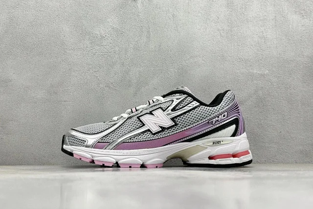 New Balance Sneakers 740 product detail image 10