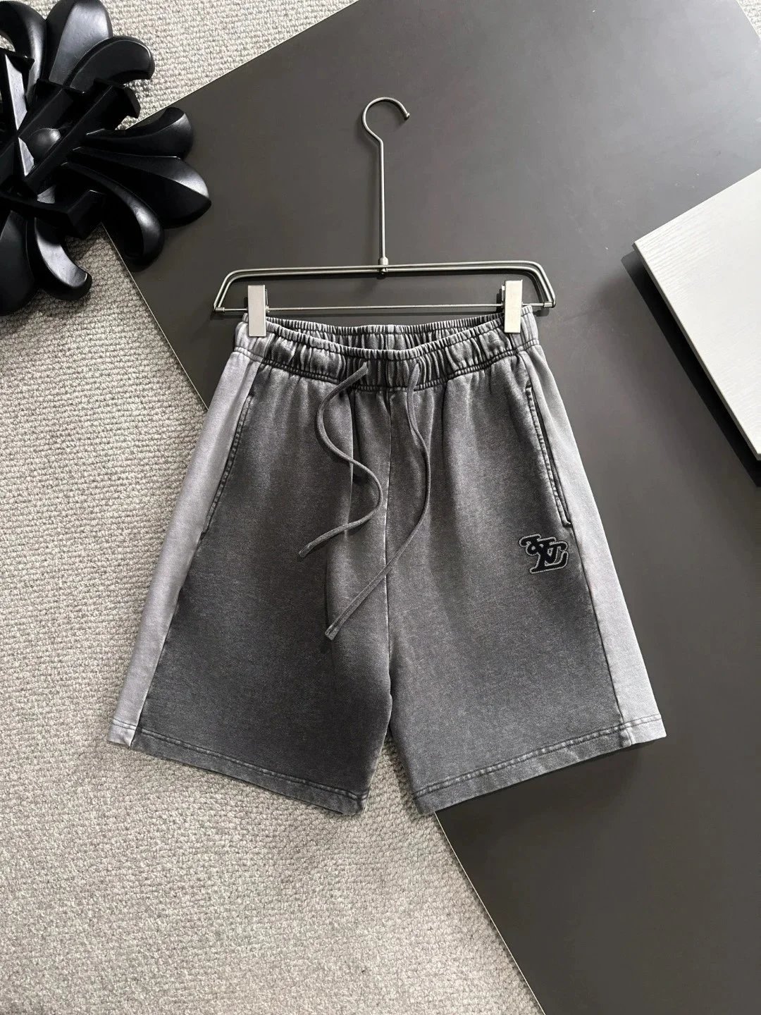 Burberry Shorts Elastic-Waist Drawstring — LOU*IS V*UITTON
