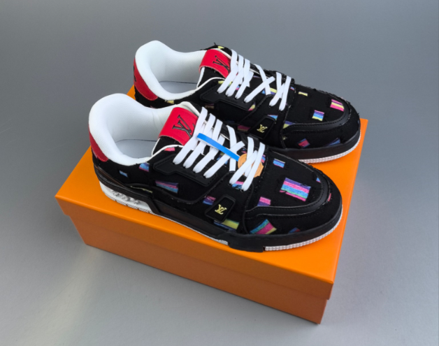 Louis Vuitton Sneakers LV Trainer — 17