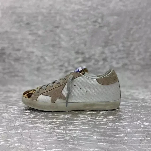 Golden Goose Sneakers Super-Star distressed star-appliqué product detail image 10