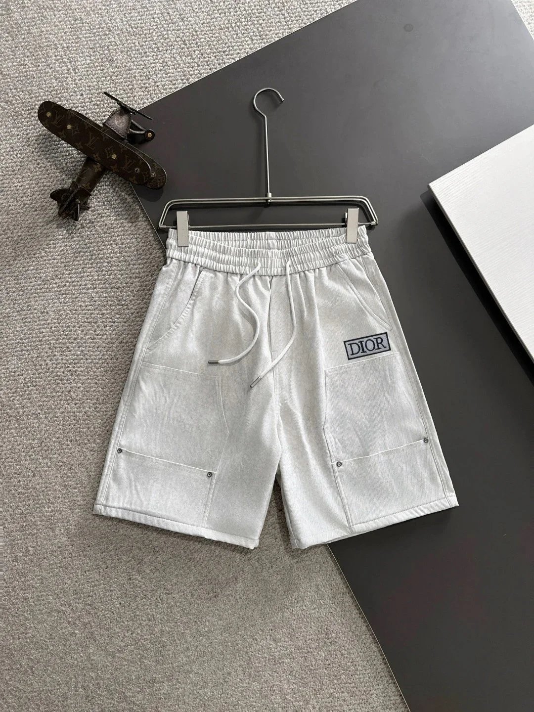 Dior Shorts Drawstring cargo with logo patch — 2DI*OR