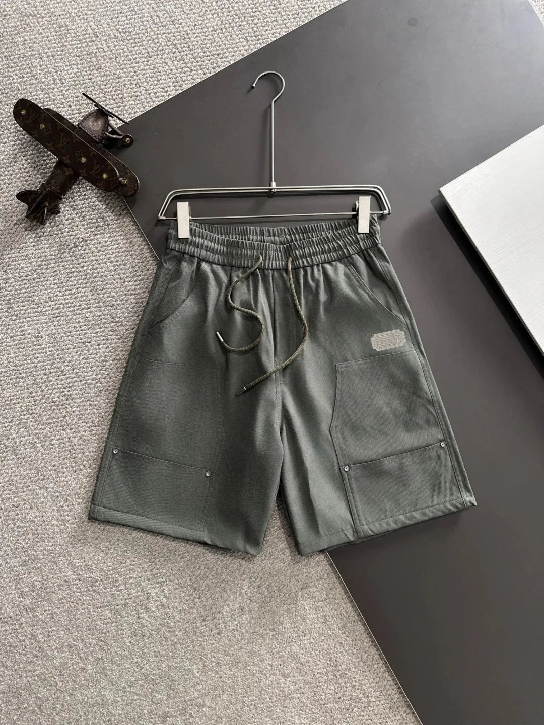 Dior Shorts Drawstring cargo with logo patch — 6DI*OR
