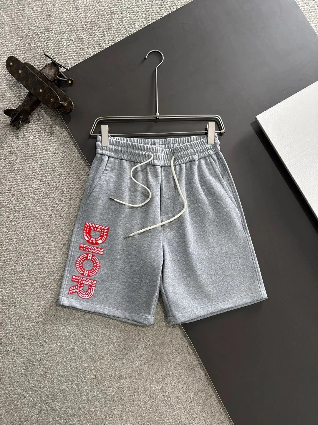 Dior Shorts Drawstring cargo with logo patch — 15DI*OR