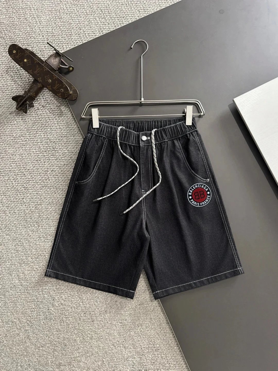 Burberry Shorts Elastic-waist drawstring with patch pockets — BA*LENCIAGA