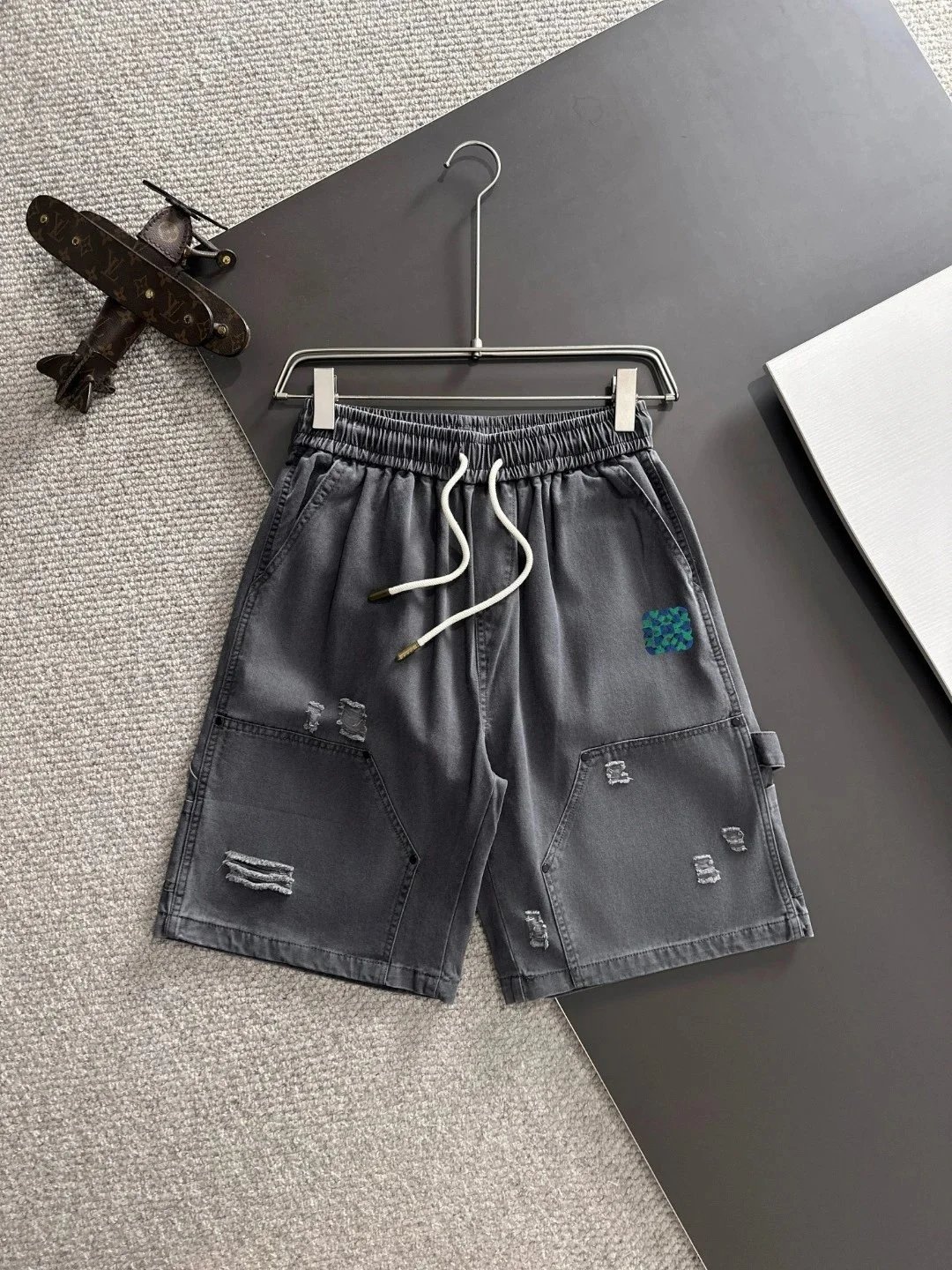 Burberry Shorts Elastic-waist drawstring with patch pockets — LO*EWE