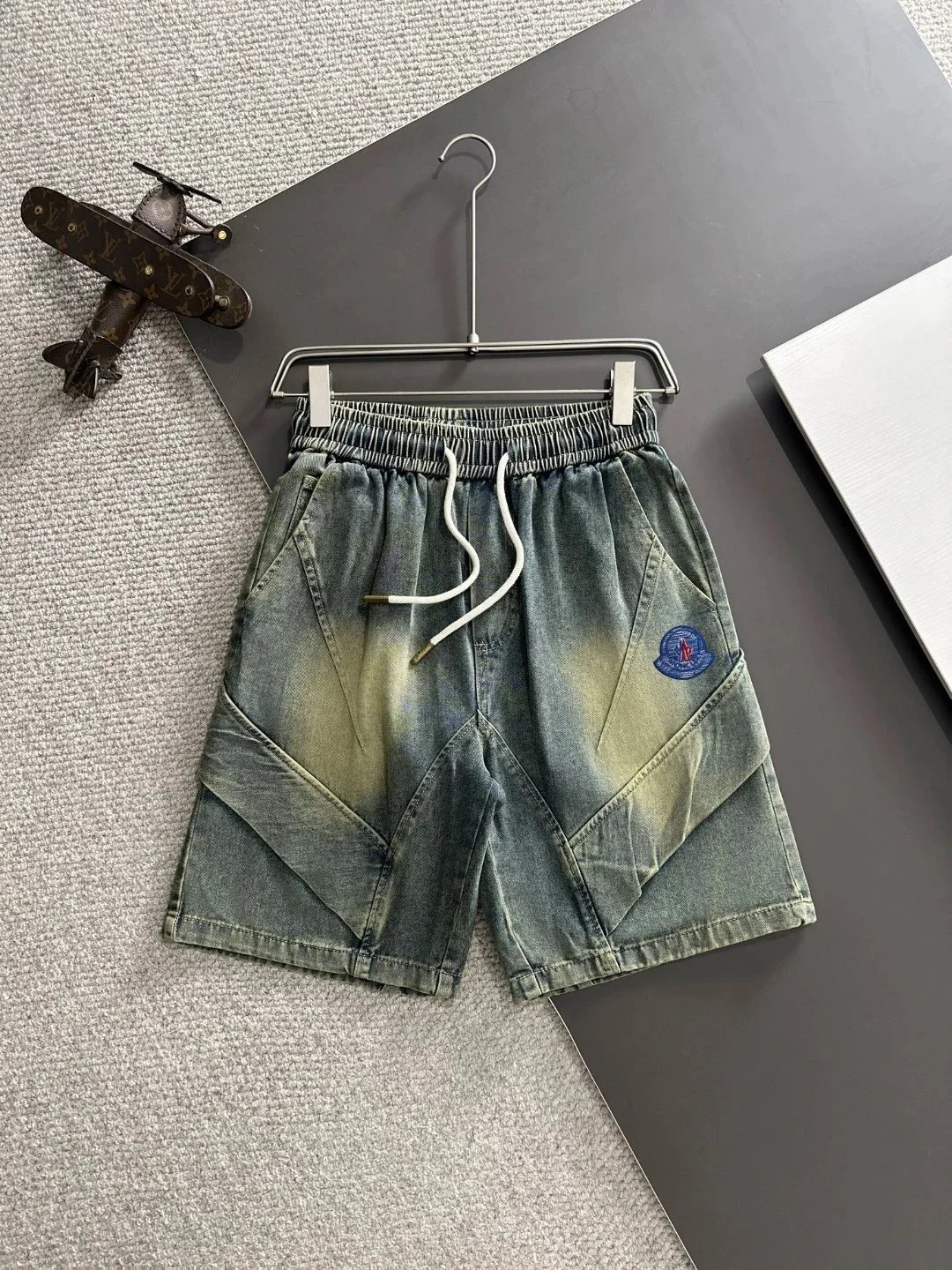 Burberry Shorts Elastic-waist drawstring with patch pockets — MO* NCLER