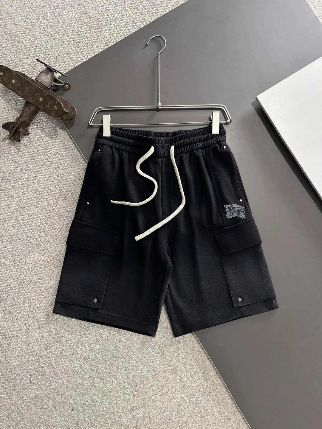 Burberry Shorts Elastic-waist drawstring with patch pockets — B*UR BERRY