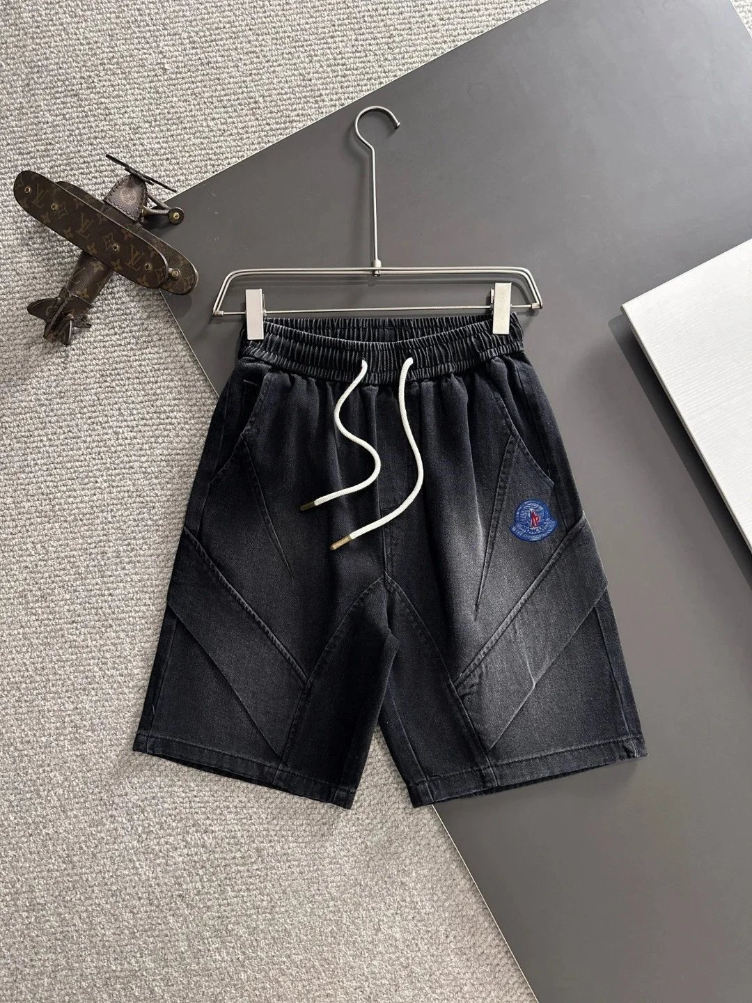 Burberry Shorts Elastic-waist drawstring with patch pockets — MON*C LER