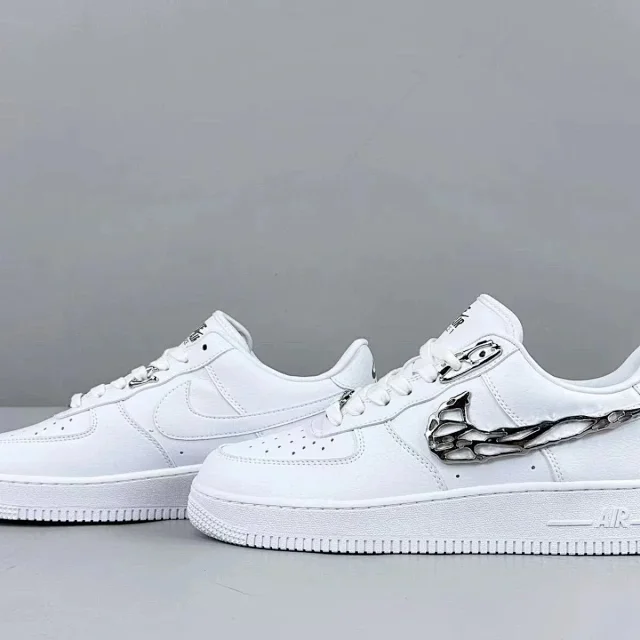 Nike Sneakers Air Force 1 Low with skeletal Swoosh detail product detail image 3