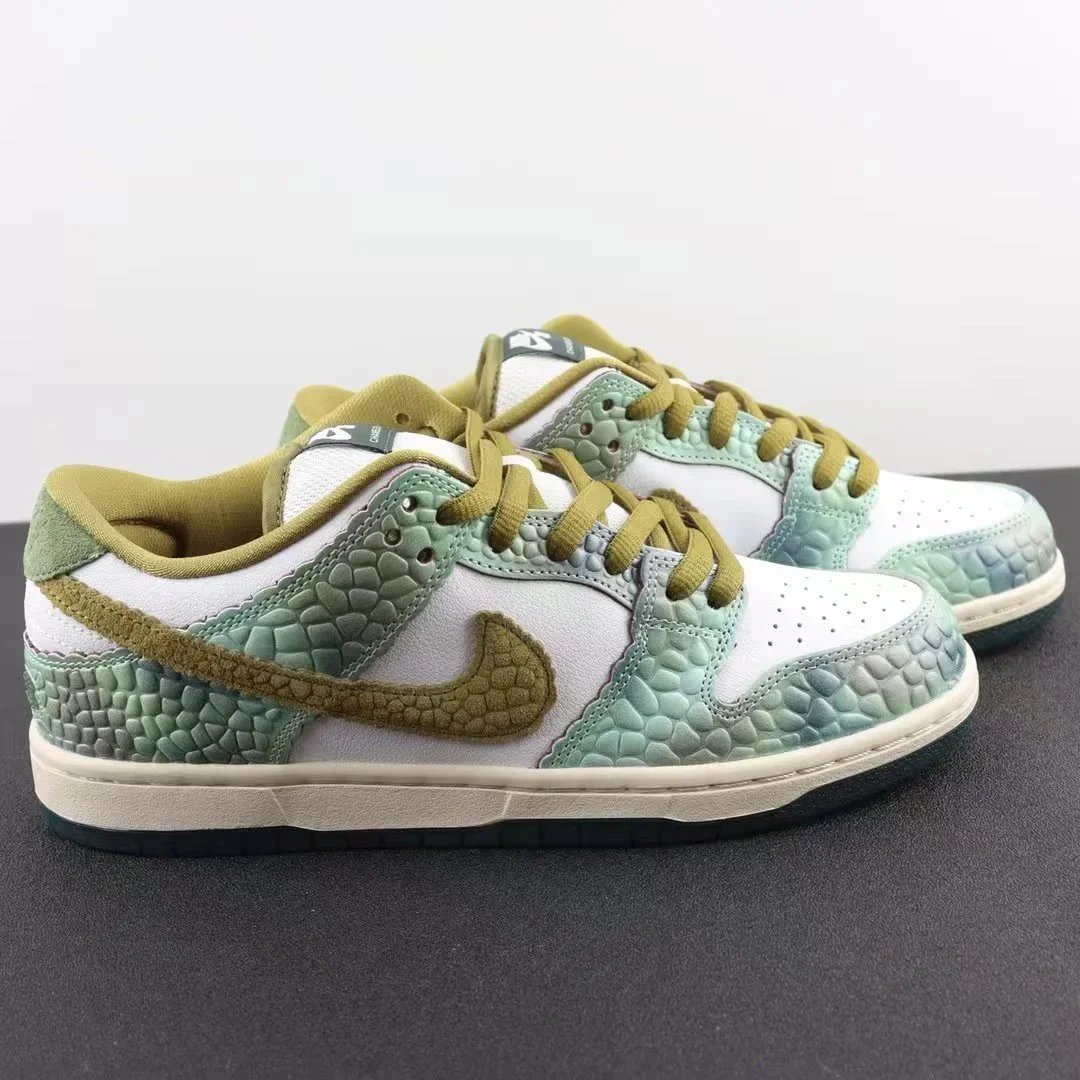 Nike Sneakers SB Dunk Low — Reptile