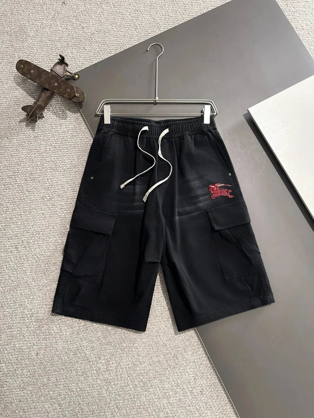 Burberry Shorts Elastic-waist drawstring with patch pockets — BU R*BERRY