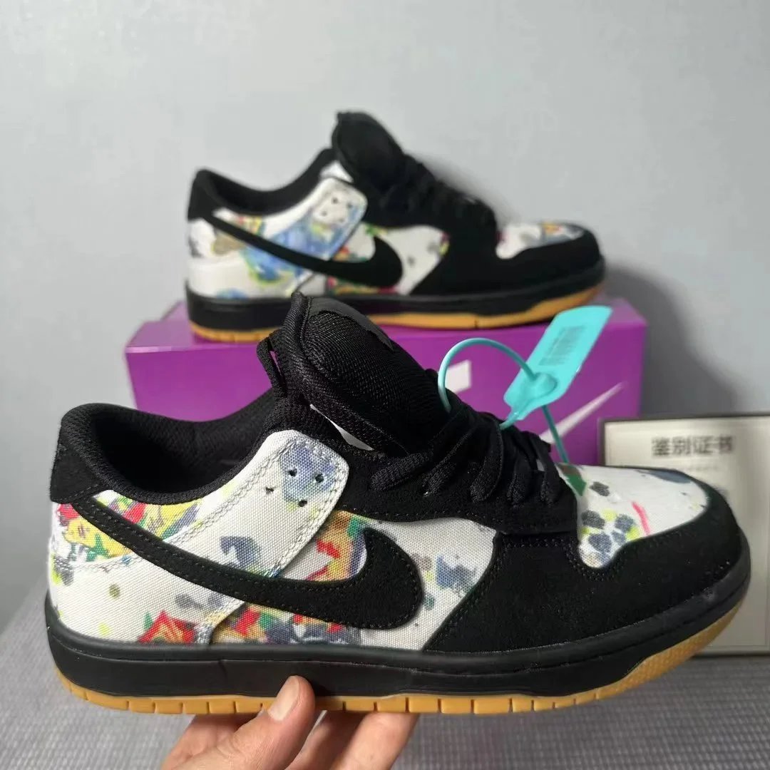 Nike Sneakers SB Dunk Low — SUPERME oil painting
