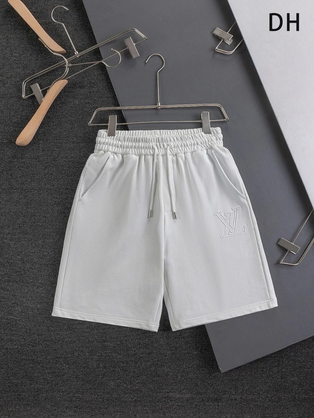 Burberry Shorts Elastic-Waist Drawstring — L*OUIS VUITT*ON