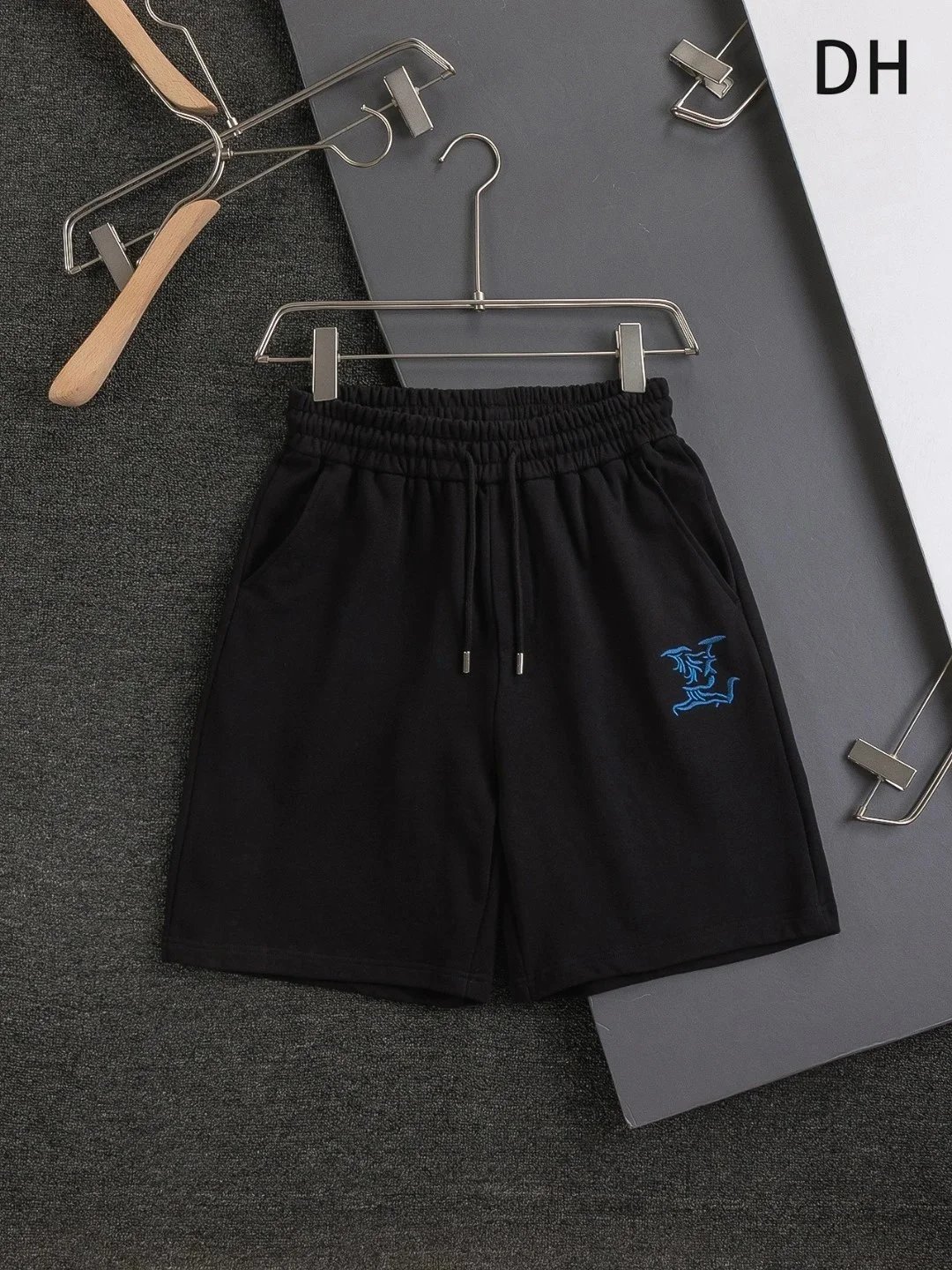Burberry Shorts Elastic-Waist Drawstring — L*OUIS VUITTO*N