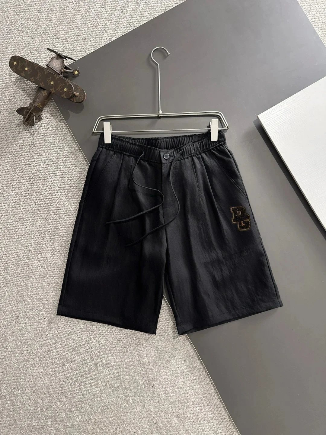 Burberry Shorts Elastic-waist drawstring with patch pockets — D*olce & Ga*bbana