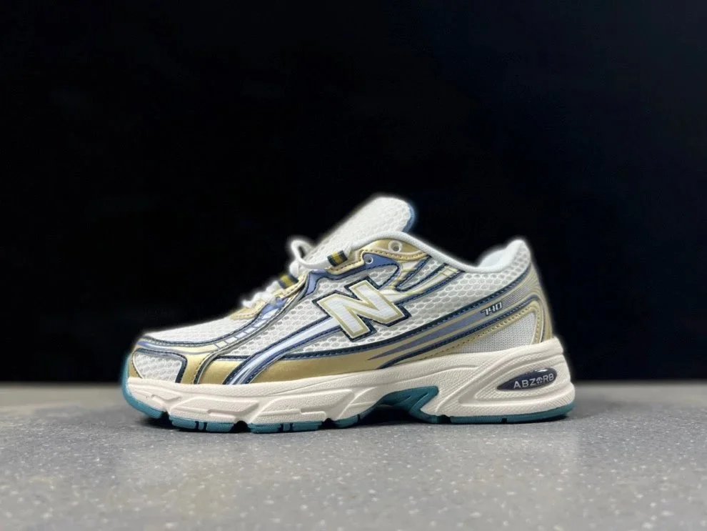 New Balance Sneakers 740 image 9