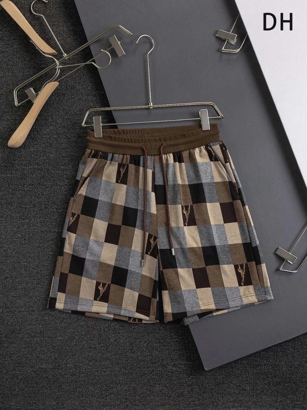 Burberry Shorts Elastic-Waist Drawstring — L*OUIS VUI*TTON