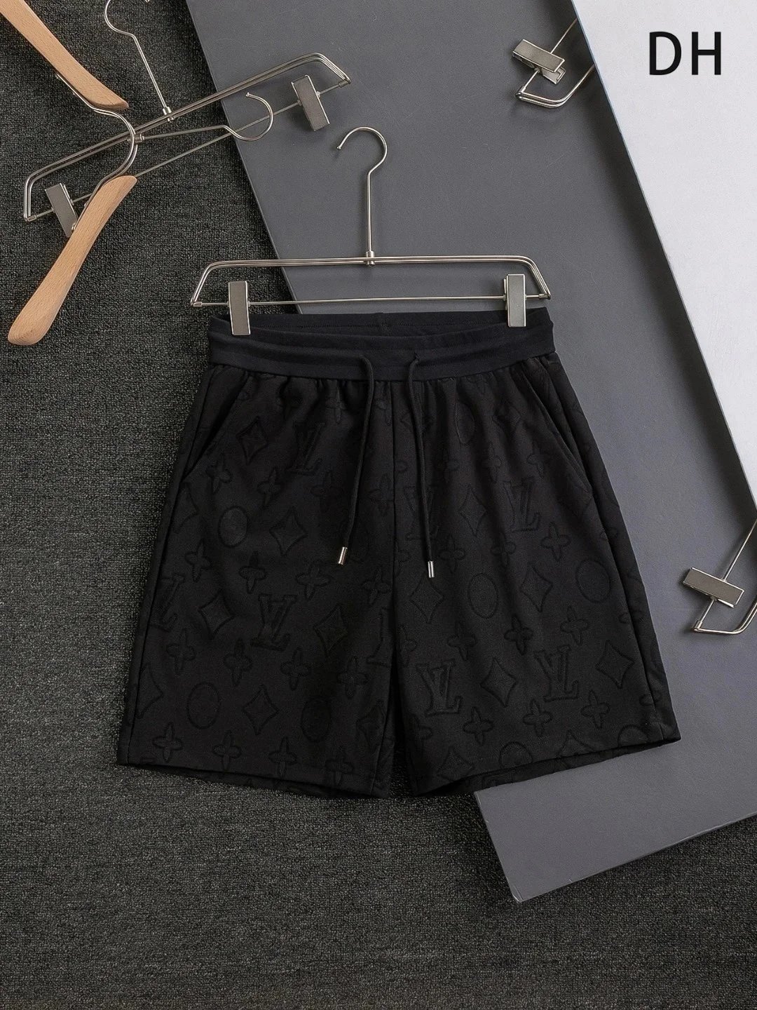 Burberry Shorts Elastic-Waist Drawstring — LO*UIS VUITT*ON