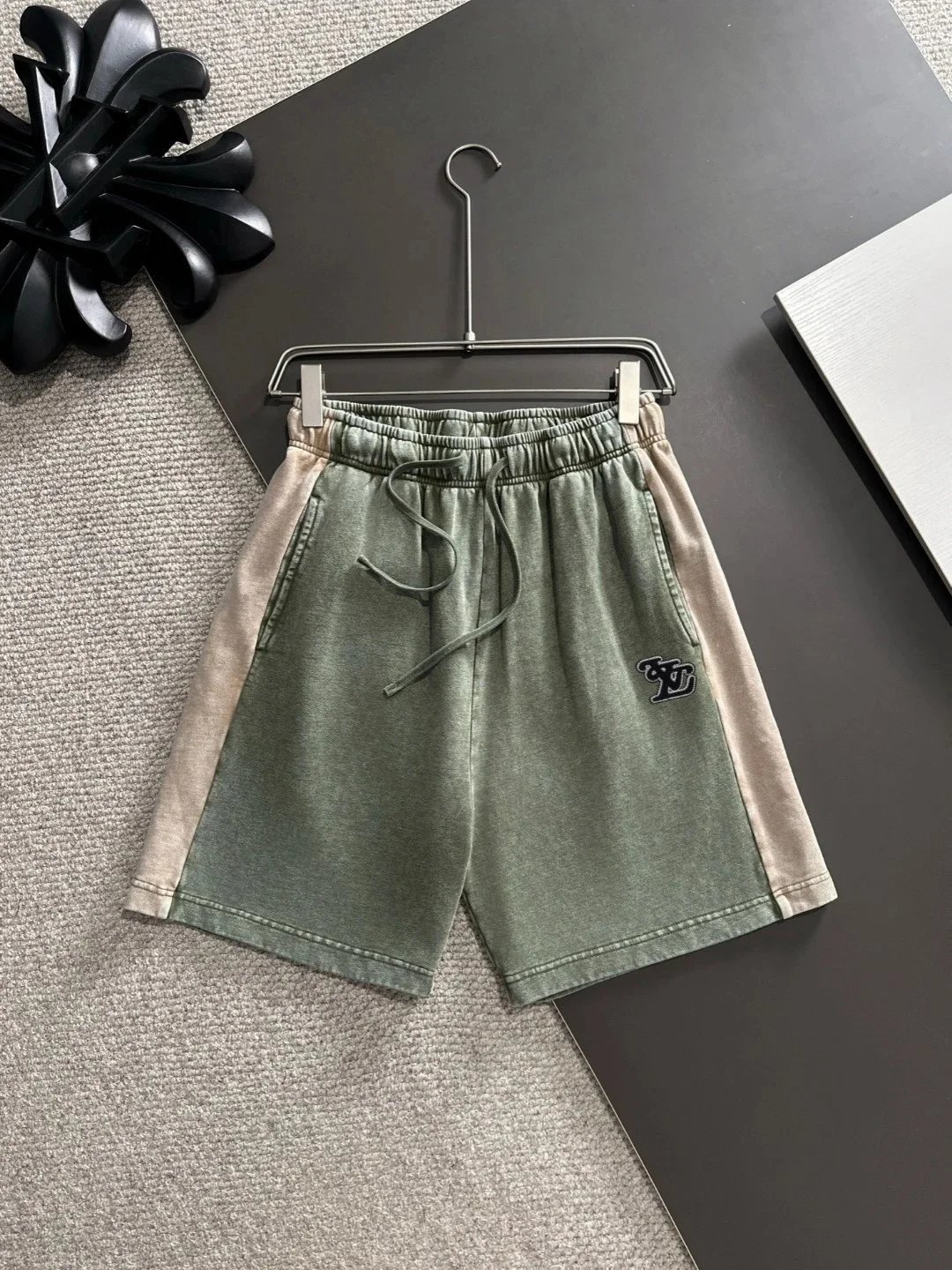 Burberry Shorts Elastic-Waist Drawstring — LOUI*S VUITT*ON