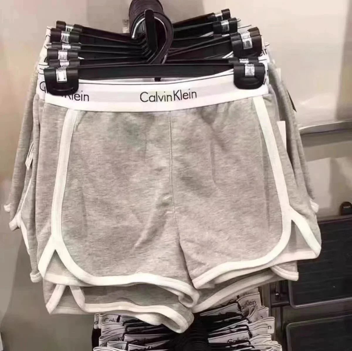 Calvin Klein Shorts Logo-waistband contrast-trim athletic image 2