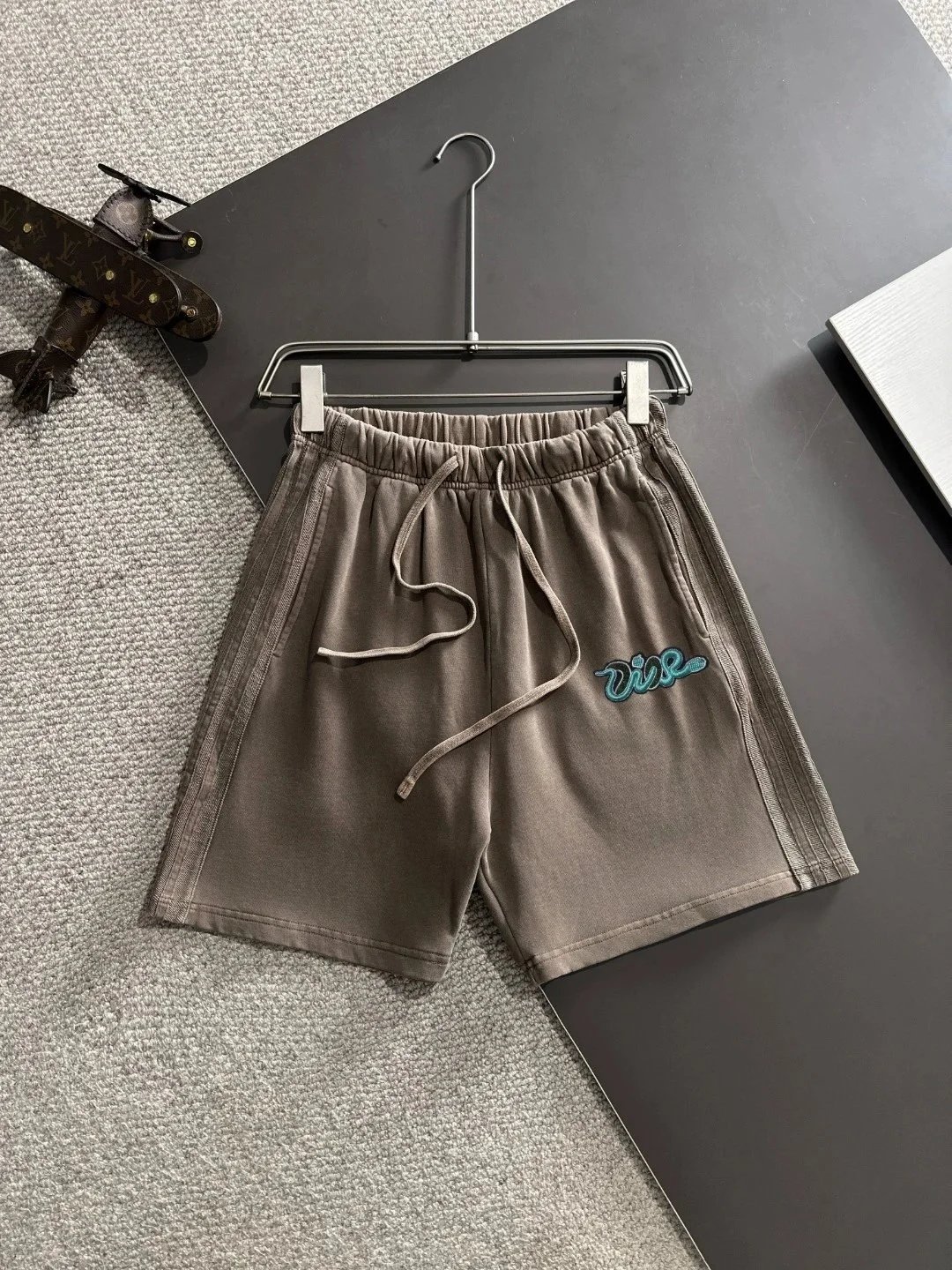 Dior Shorts Drawstring cargo with logo patch — 25DI*OR