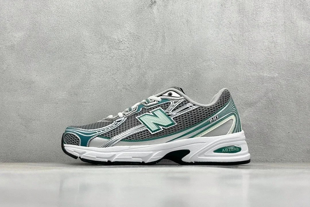 New Balance Sneakers 740 image 2