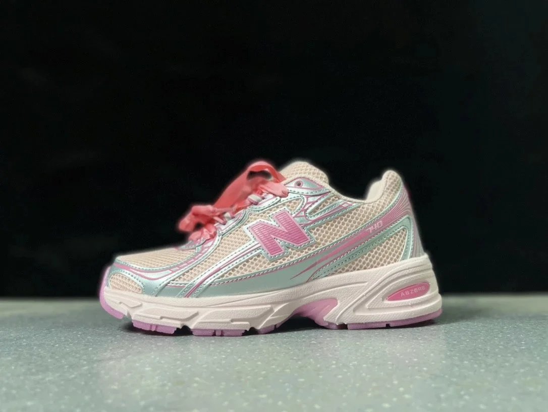 New Balance Sneakers 740 — 03