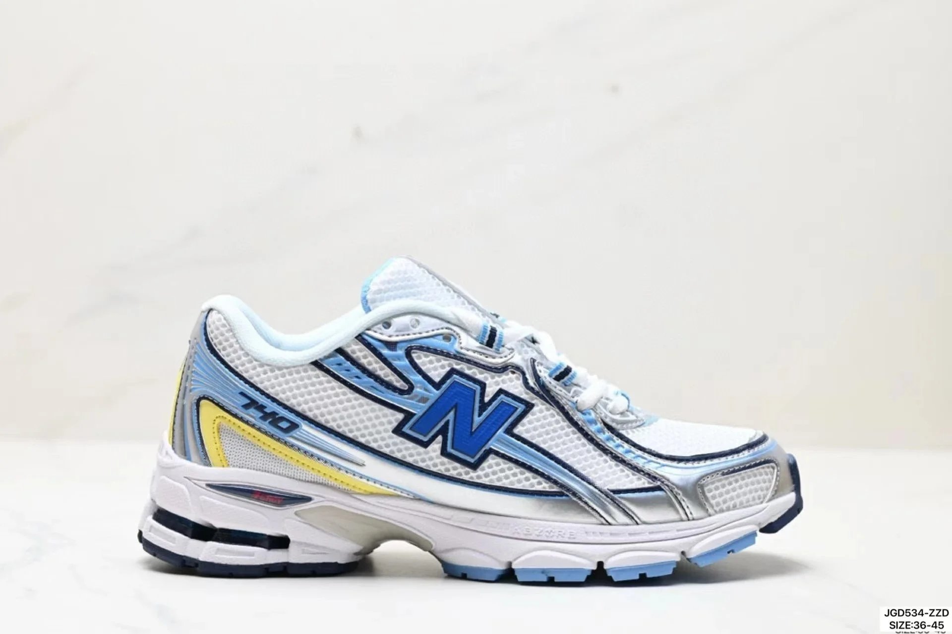 New Balance Sneakers 740 — 31