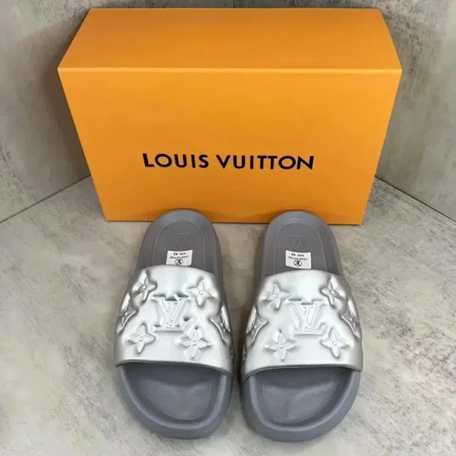 Louis Vuitton Sandals Slide product detail image 11