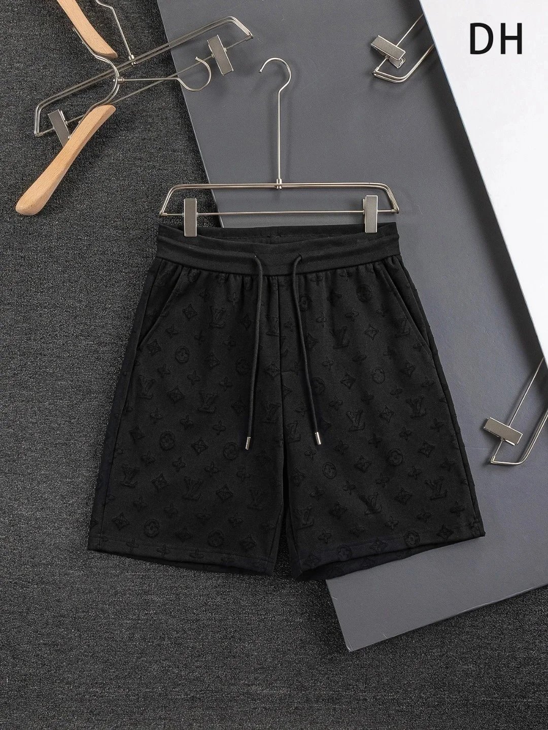 Burberry Shorts Elastic-Waist Drawstring — L*OUIS V*UITTON
