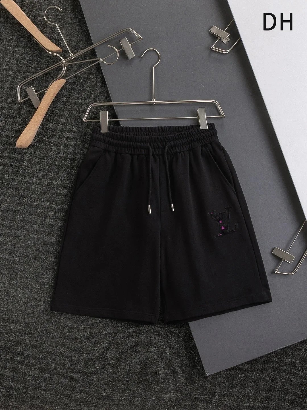 Burberry Shorts Elastic-Waist Drawstring — LO*UIS VUI*TTON