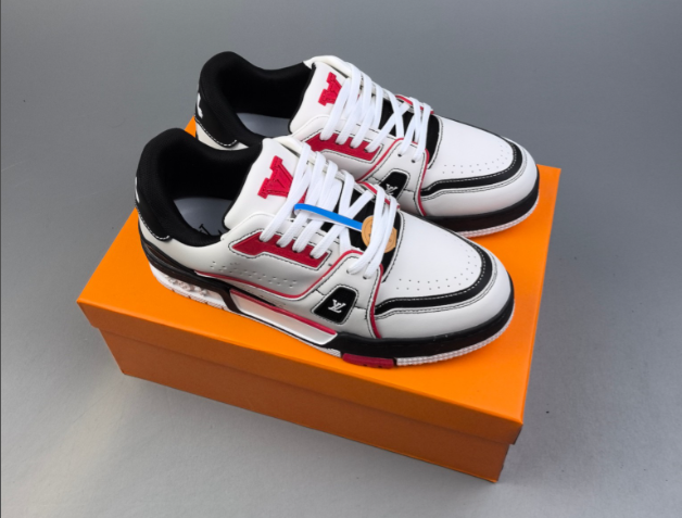 Louis Vuitton Sneakers LV Trainer — 18