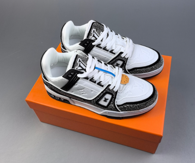 Louis Vuitton Sneakers LV Trainer — 30