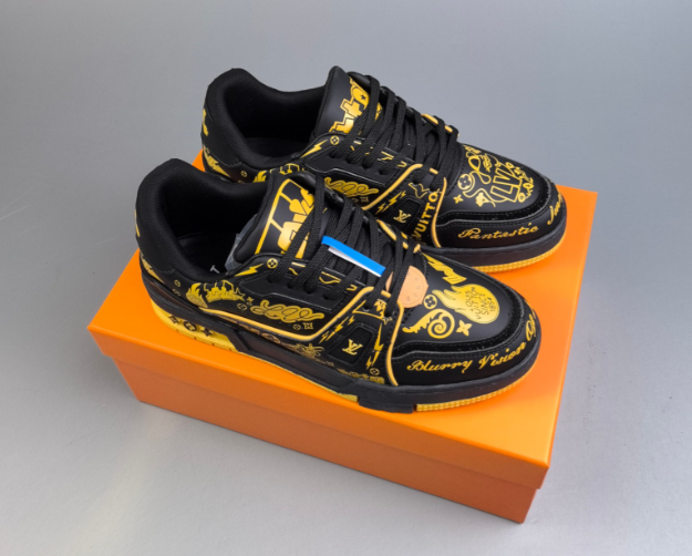 Louis Vuitton Sneakers LV Trainer — 23