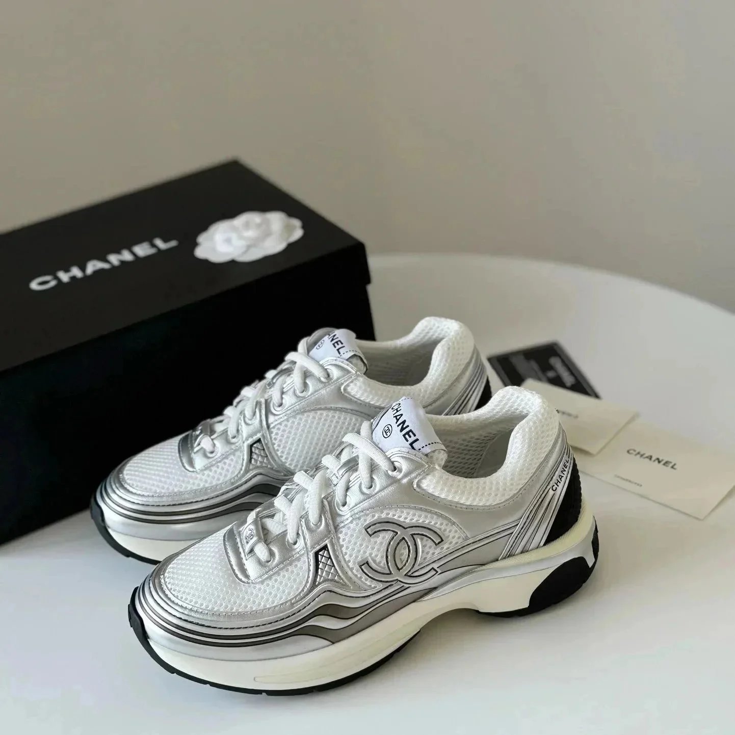 Chanel Sneakers G39792 mesh with interlocking CC logo image 2