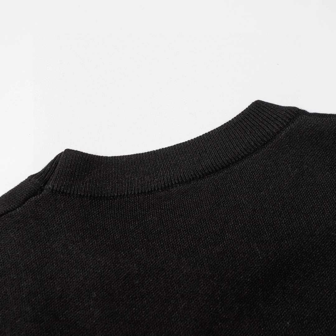 LOW Letter Jacquard Crew Neck Knit Sweater photo 8