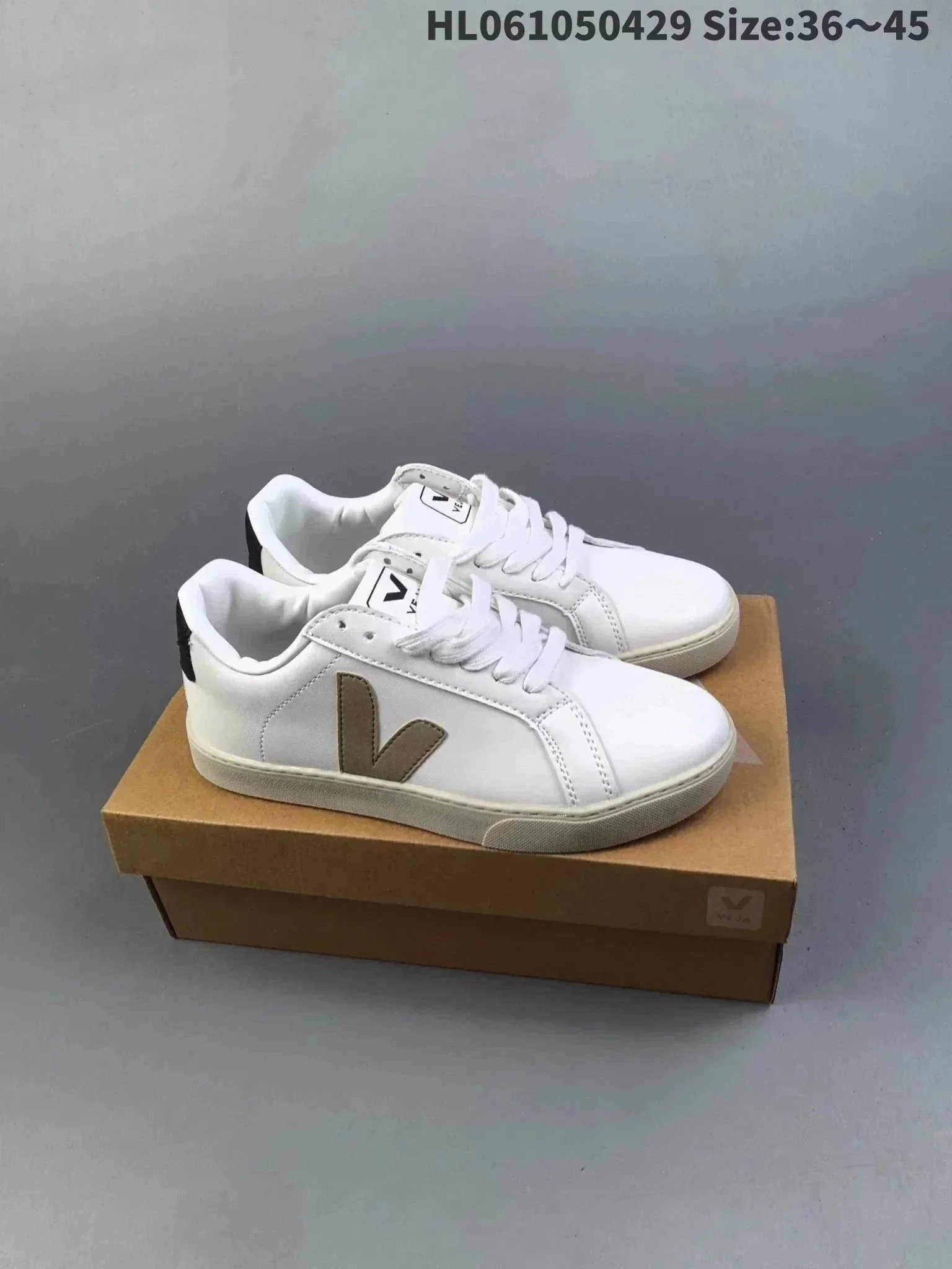 Veja Low-top lace-up sneakers product photo 2