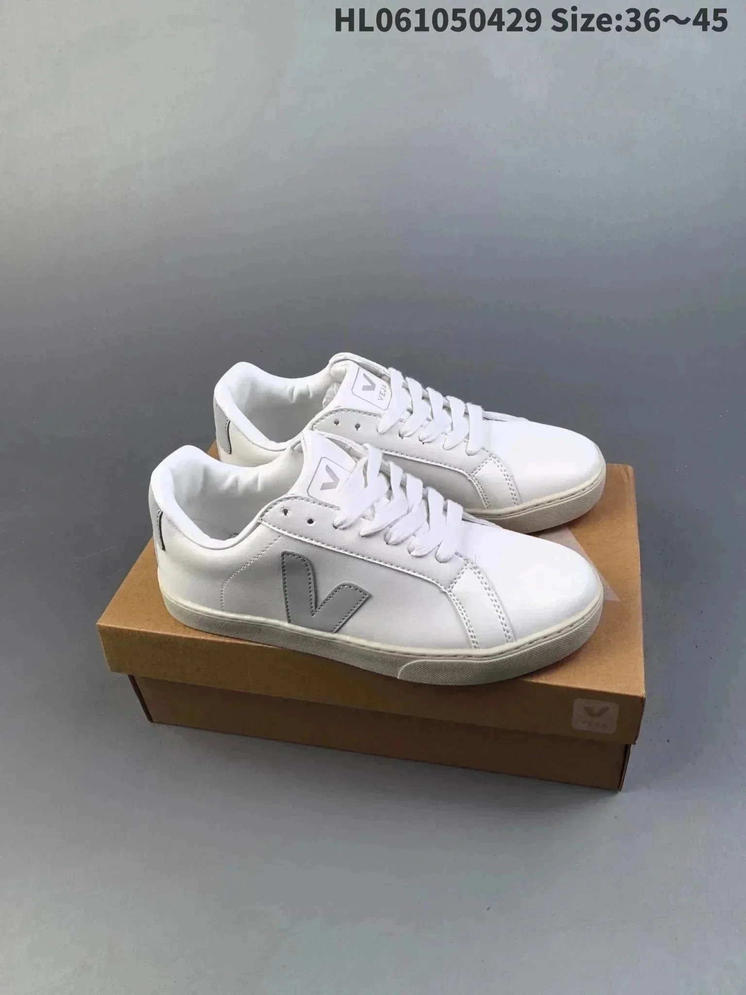 Veja Low-top lace-up sneakers product photo 3