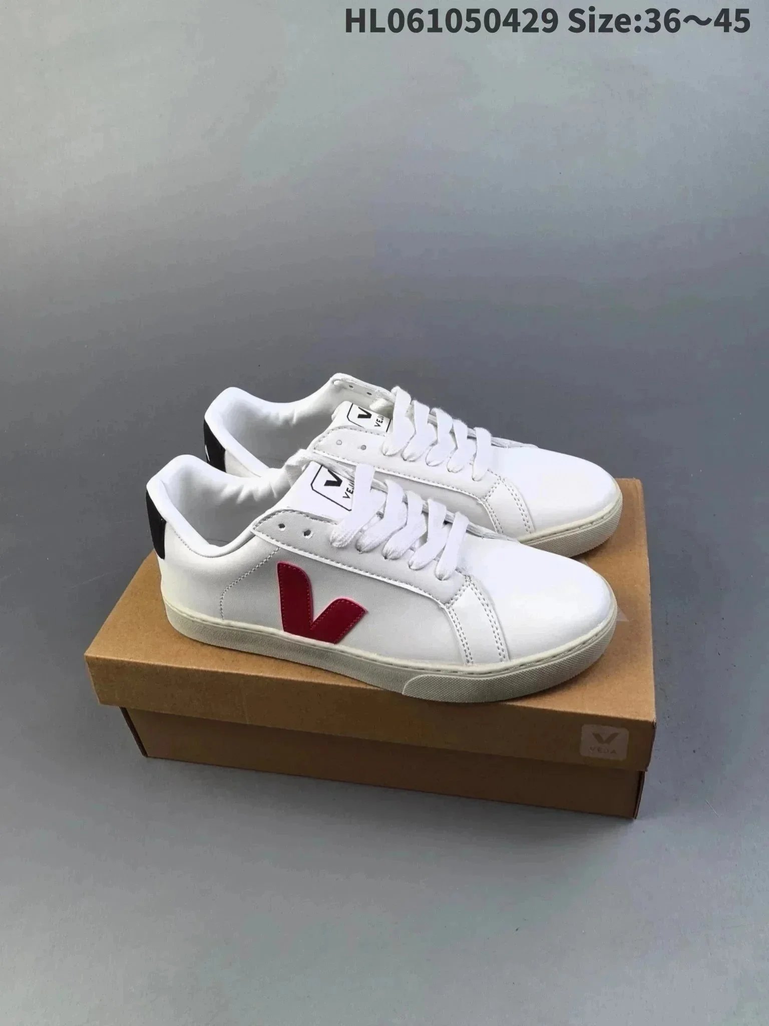 Veja Low-top lace-up sneakers product photo 4