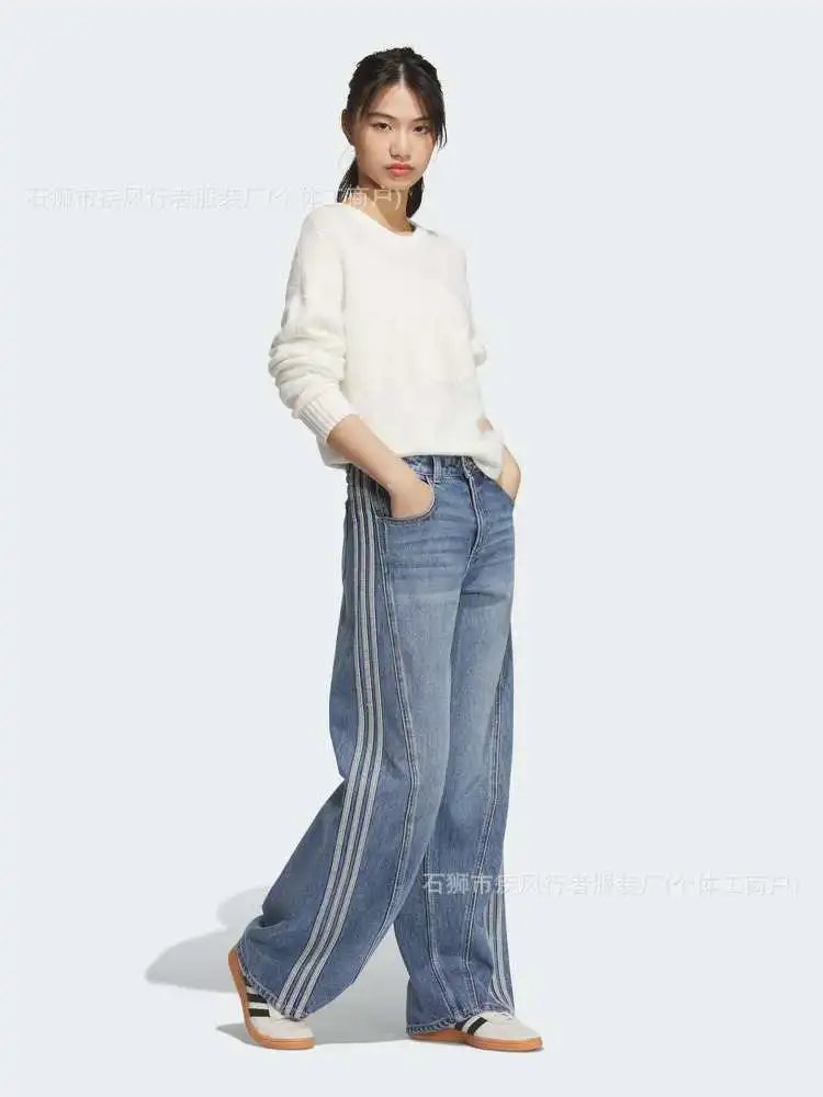 Embroidered Wide-Leg Jeans photo 4