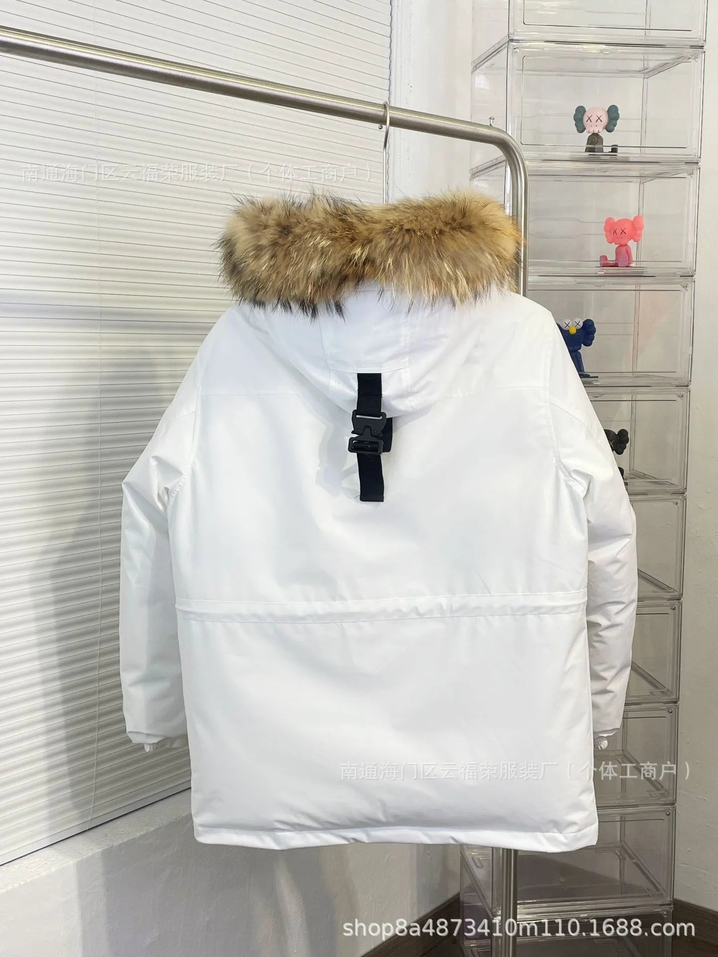 MLB x New York Yankees White Fur-Hooded Down Jacket - 36